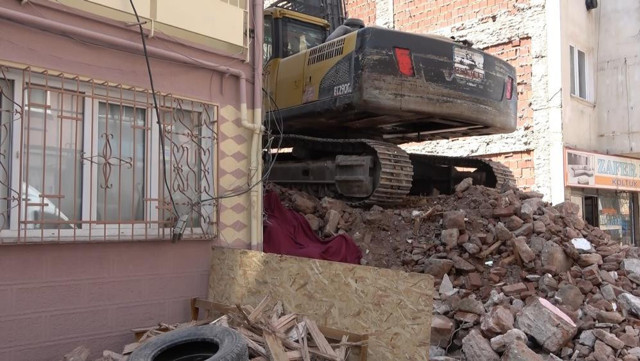 Bursa’da yıkım çalışmasında 30 yaşındaki genç feci şekilde hayatını kaybetti - Resim: 0