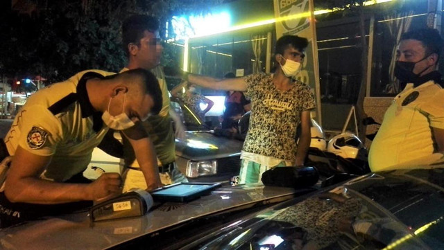 Denizli'de alkollü sürücü polisin sabrını zorladı: Ciğerlerim yetmiyor abi - Resim: 1