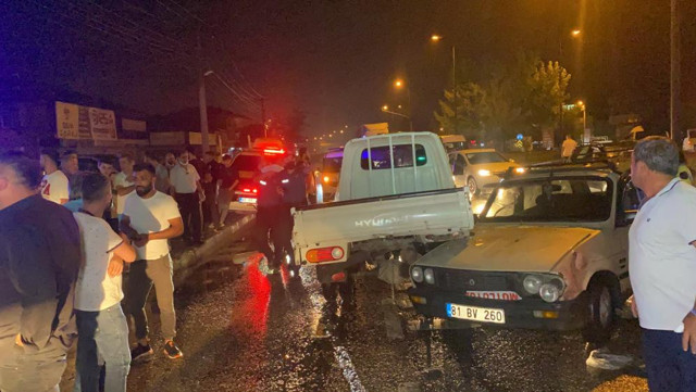 Düzce’de zincirleme trafik kazası: 6'sı çocuk 15 kişi yaralandı - Resim: 2