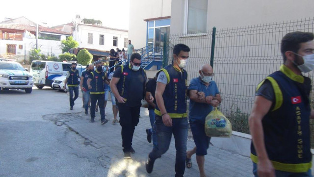 Turizm bölgelerinin fuhuş baronları! 3 aylık çalışma sonrası yakalandılar - Resim: 2