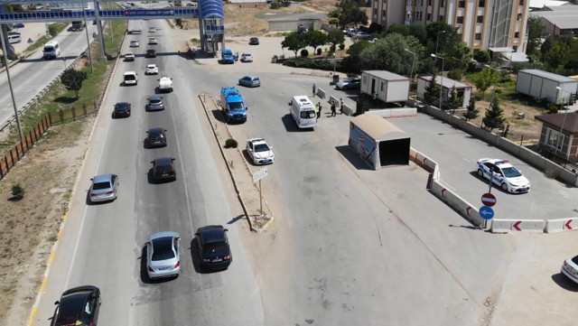 43 ilin geçiş güzergâhında bayram trafiği! Günlük 100 binin üzerinde araç geçiyor - Resim: 0