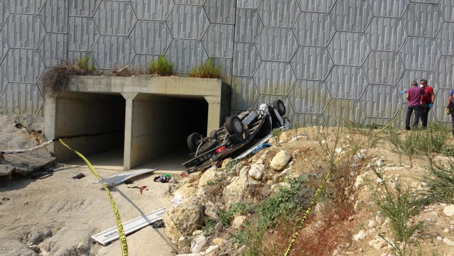 Mersin'de pikap köprüden uçtu baba- kız yaşamını yitirdi anne ağır yaralı - Resim: 0