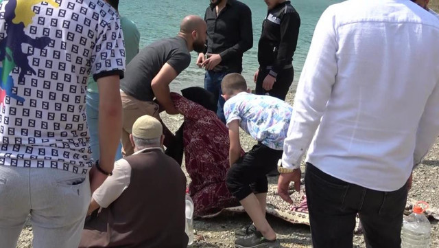 Bursa'da kahreden olay: Boğulma tehlikesi geçiren 3 çocuğunu kurtardı kendi öldü - Resim: 0