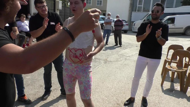 Bursa'da damada yaptıkları pes dedirtti! Tayt giydirip kadın atletiyle oynattılar - Resim: 2