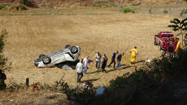 Osmaniye'de yokuşta geriye kaçan otomobili uçuruma yuvarlandı: 2 ölü 1 yaralı - Resim: 1