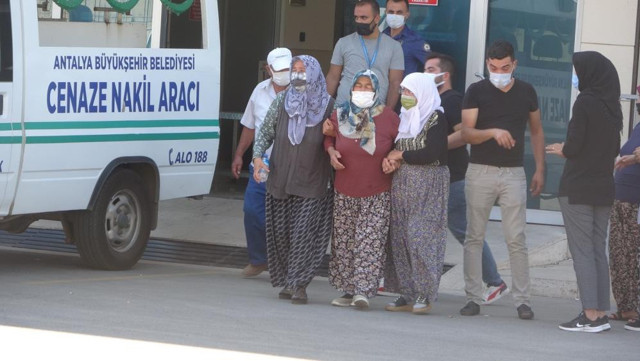 Antalya'da bağlı olduğu ipi koparan boğa yaşlı adamı boynuz darbesiyle öldürdü - Resim: 0