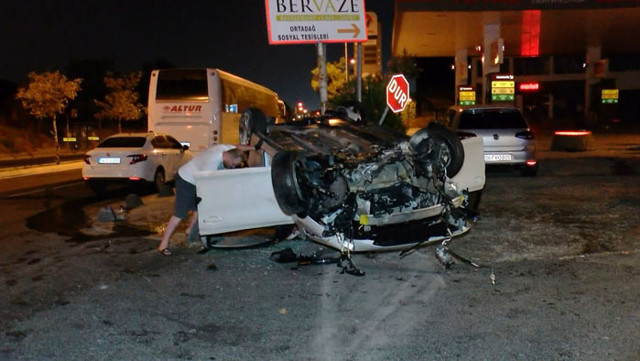 Fenerbahçe Can Bartu tesislerinin önünde korkunç kaza motoru yola fırladı - Resim: 0