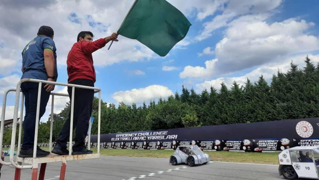 Bir ilk oldu! Selçuk Bayraktar, liselilerin ürettiği elektrikli araçları tek tek inceledi - Resim: 0