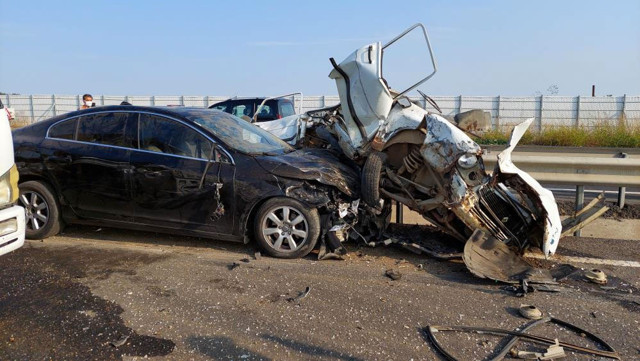 Tekirda'da feci kaza! Kağıt gibi ezildi parçaları toplamak için iki çekici çağırıldı - Resim: 1