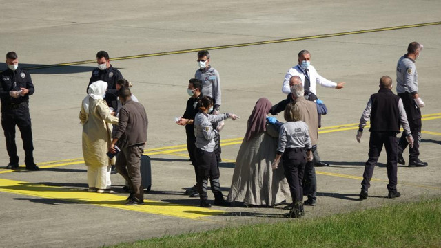 Bomba alarmı verildi Trabzon Havalimanı'nda acil iniş! - Resim: 0