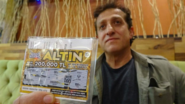 Tokatta babası kartı çöpe attı oğlu alıp kontrol edince gözlerine inanamadı - Resim: 1