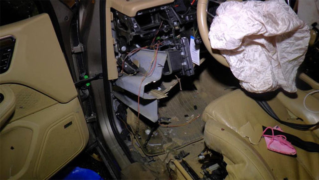 Lüks aracıyla bariyerlere giren ünlü köpek eğitmeni Can Paksoy'un bacağı koptu - Resim: 1