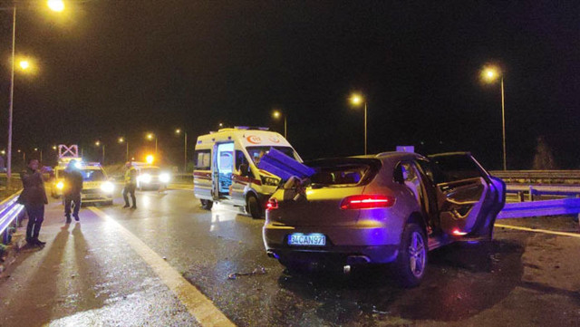 Lüks aracıyla bariyerlere giren ünlü köpek eğitmeni Can Paksoy'un bacağı koptu - Resim: 2