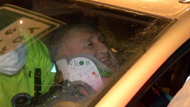 Lüks aracıyla bariyerlere giren ünlü köpek eğitmeni Can Paksoy'un bacağı koptu - Resim: 0