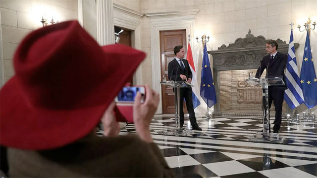 Yunanistan'da Başbakan Miçotakis'le tartışan Hollandalı gazeteci ülkeyi terk edecek - Resim: 0