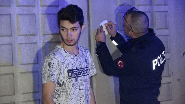 Sevgilisi tarafından terk edilen genç kız 6 metreden alt geçide atladı - Resim: 0