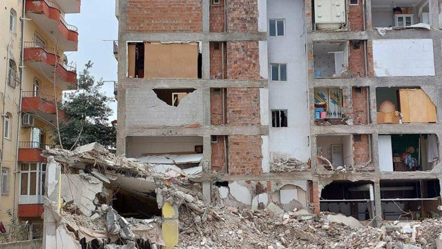 Avcılar'da kentsel dönüşüm kapsamında bina yıkıldı skandal ortaya çıktı duvarları çalmışlar - Resim: 0