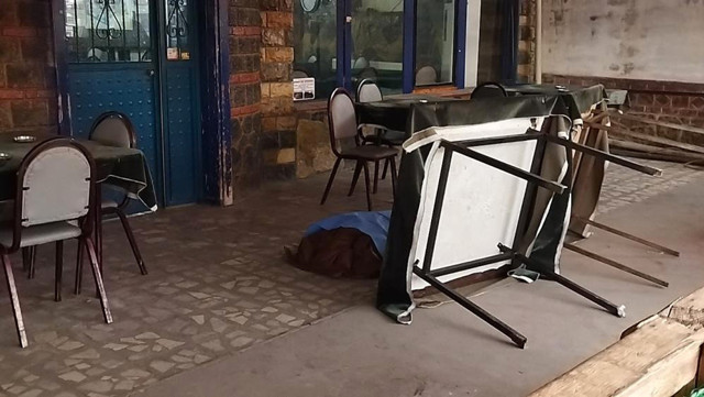 Kafasını koyduğu yerde uyudu sandılar kahvehanede oturduğu masadan bir daha kalkamadı - Resim: 0