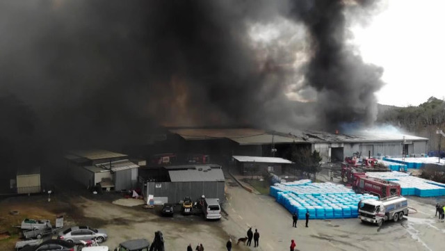 Kemerburgaz'da kaynak suyu dolum tesisinde yangın - Resim: 0