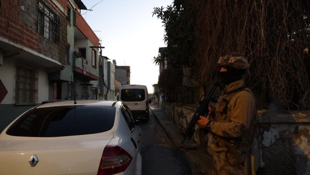 Mersin'de PKK/KCK soruşturması! 52 şüpheli hakkında gözaltı kararı verildi - Resim: 0