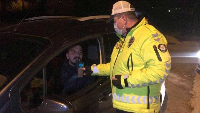 Edirne'de asayiş uygulamasında sürücü torpidosundan çıkardı polisler şaşkına döndü - Resim: 0