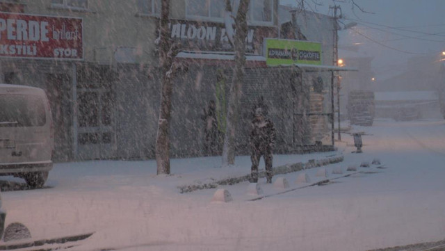 Meteoroloji uyarmıştı! İstanbul'da kar başladı - Resim: 0