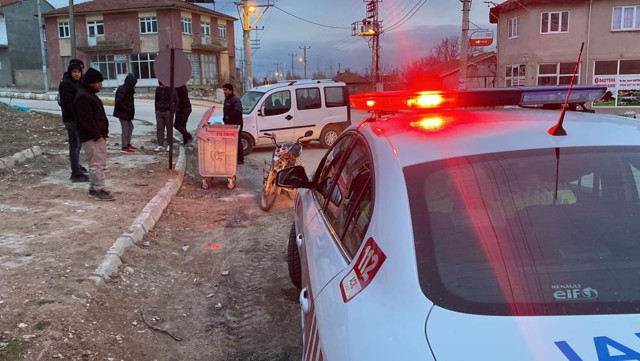 Motosikletten fırlayan çocuk aracın altında sürüklendi! - Resim: 0