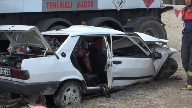 Korkunç kaza! Kopan kaput yolcunun ağzına girdi: Aynı aileden 3 kişi öldü, 2 kişi ağır yaralandı - Resim: 1