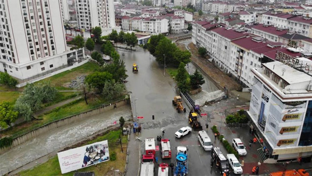 İstanbul'da sağanak etkili oldu çok çayıda ilçede su baskınları oldu valilikten turuncu kodlu uyarı - Resim: 1