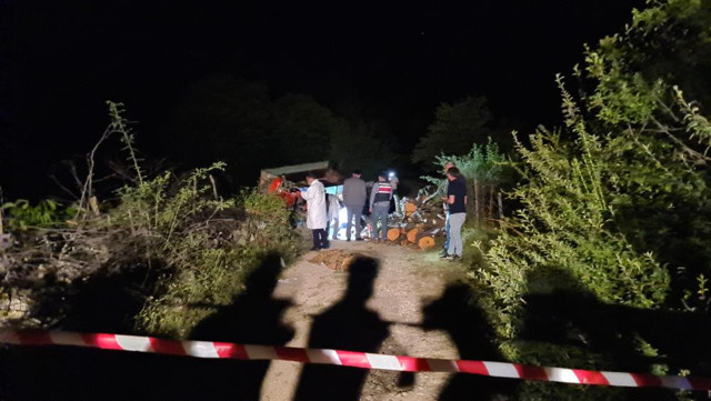 Karabük'te feci kaza: Traktörün altında kalan 2 kişi öldü, yaralılar var - Resim: 1