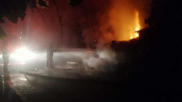 Kocaeli'de çocukların attığı maytaplar barakayı alev alev alev yaktı - Resim: 0