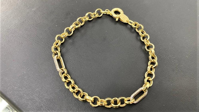 Kuyumcu tokatlayan Macar çifte başka dükkanda şok! Para teklifi kurtarmadı - Resim: 1