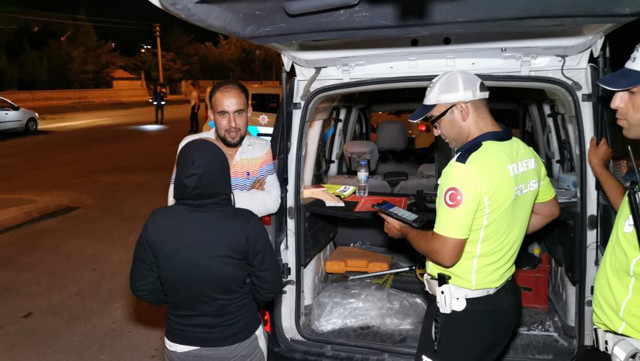 Kadın sürücü denetimden kaçtı, ters şeride girdi! Gerçek yakalanınca ortaya çıktı - Resim: 2