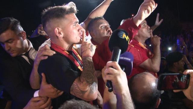 Galatasaray'dan transfer şov! Dries Mertens ve Lucas Torreira İstanbul’a geldi - Resim: 2