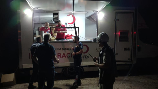 Manisa'da orman yangını: Havadan müdahale sürüyor - Resim: 3