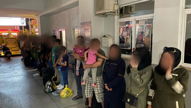 Avrupa'ya geldiklerini zanneden göçmenlere bir şok da polisten - Resim: 0