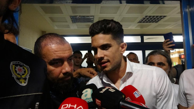 Trabzonspor'un yeni transferi Bartra Trabzon'a geldi! Taraftarlara mesaj: "Bize her yer Trabzon" - Resim: 1