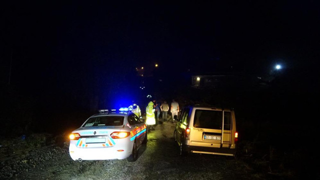 Şiddetli yağış sonrası Çanakkale’de köy yolu göçtü - Resim: 1