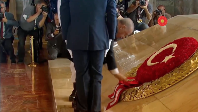 30 Ağustos Zafer Bayramı kutlanıyor! Cumhurbaşkanı Erdoğan Anıtkabir'de! Engelleyemeyecekler - Resim: 1