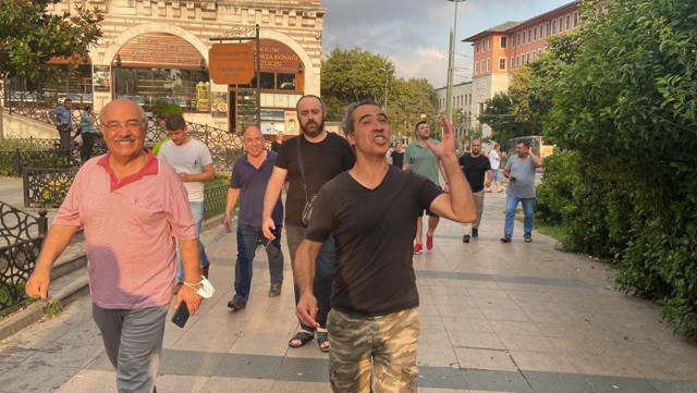 Vincin üzerinde intihara kalkıştı! Tramvay seferleri durdu vatandaşlar 'atla atla' diye bağırdı - Resim: 3