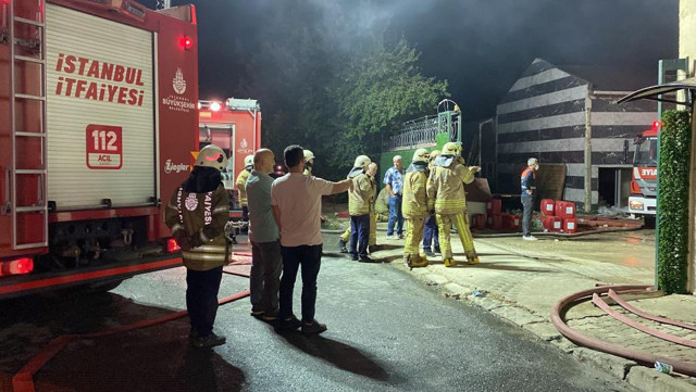 Silivri’de fabrika yangını! Söndürme çalışmaları sürüyor - Resim: 0