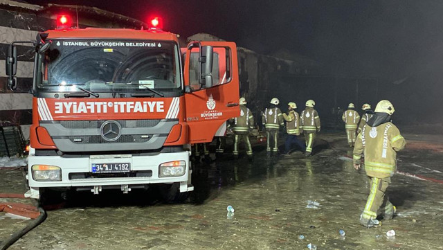 Silivri’de fabrika yangını! Söndürme çalışmaları sürüyor - Resim: 1