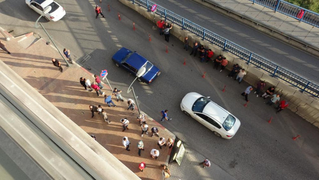 En düşük maaş 8 bin TL oldu: İşçiler davul ve zurna eşliğinde göbek atarak kutladı - Resim: 1