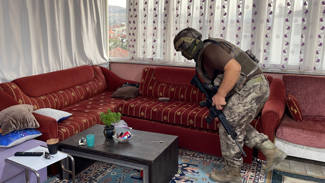 'Kökünü kurutma' operasyonu! Balıkesir'de 59 gözaltı, çok sayıda ele geçirildi - Resim: 0