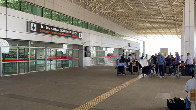 Büyük şok yaşadılar! Türk Hava Yolları kapı arızalı diyerek yolcuların bir kısmını uçağa almadı - Resim: 0