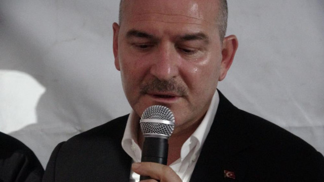 Bakan Soylu, şehit evinde gözyaşlarını tutamadı - Resim: 0