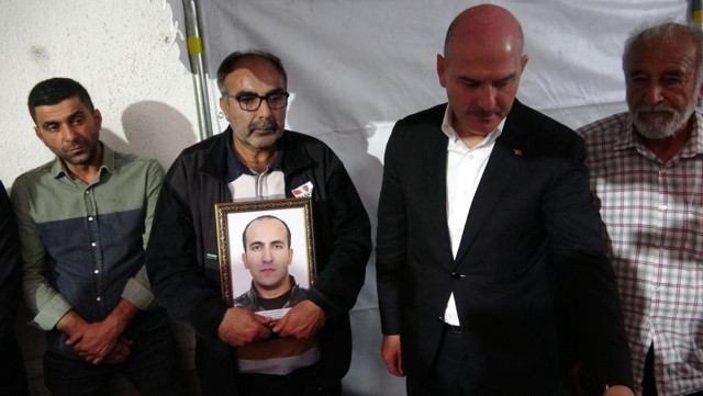 Bakan Soylu, şehit evinde gözyaşlarını tutamadı - Resim: 2