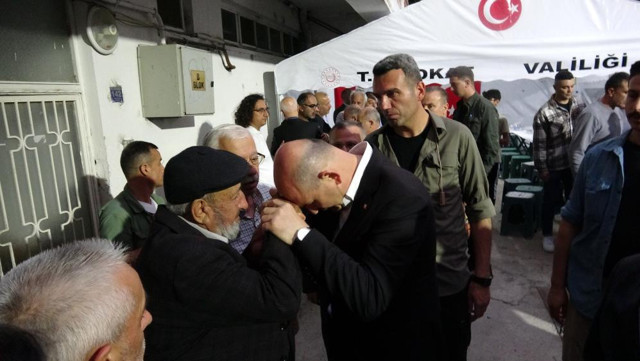 Bakan Soylu, şehit evinde gözyaşlarını tutamadı - Resim: 4