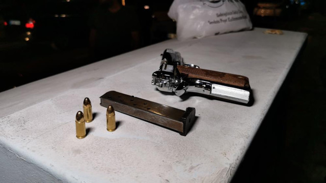 Uygulamada ruhsatsız tabanca ile yakalandı! Savunması ekipleri şoke etti - Resim: 0