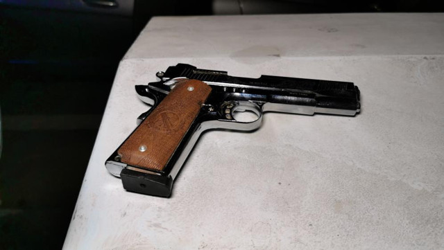 Uygulamada ruhsatsız tabanca ile yakalandı! Savunması ekipleri şoke etti - Resim: 2